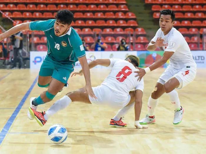 Futsal olahraga yang menggabungkan sepak bola bola tangan dan bola basket