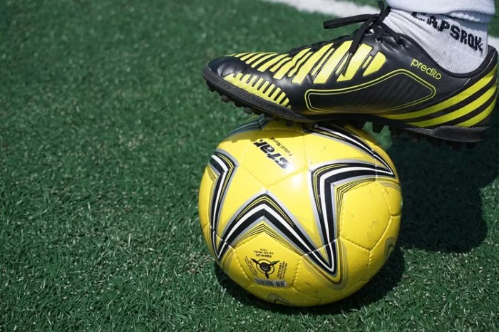 Bahaya bermain futsal malam hari dan cara mengatasinya